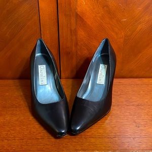 Vintage Carolinian black leather classic heal